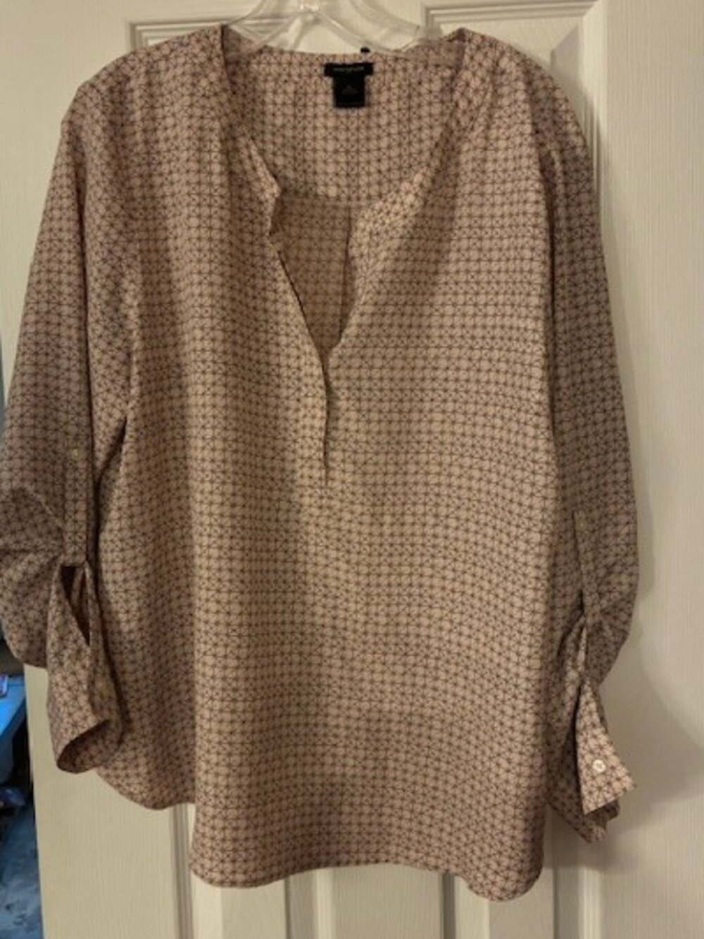 Ann Taylor Women's Pink w Black Geometric Long Sleeve Tab Blouse Feminine Sz XL